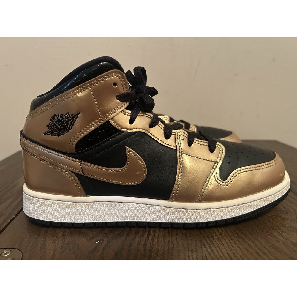 Nike Shoes Youth Size 7 Black Metallic Gold Nike Air Jordan 1 Retro Dr6967-071